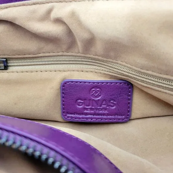 Gunas New York Purple & White Vegan Leather Tote With Chain Strap - Picture 5 of 10